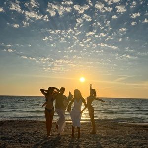 Meet your Posher, Noya